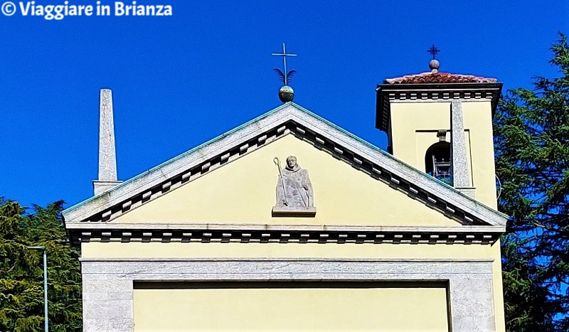 L'altorilievo della Chiesa della Madonna di San Bernardo a Carate Brianza