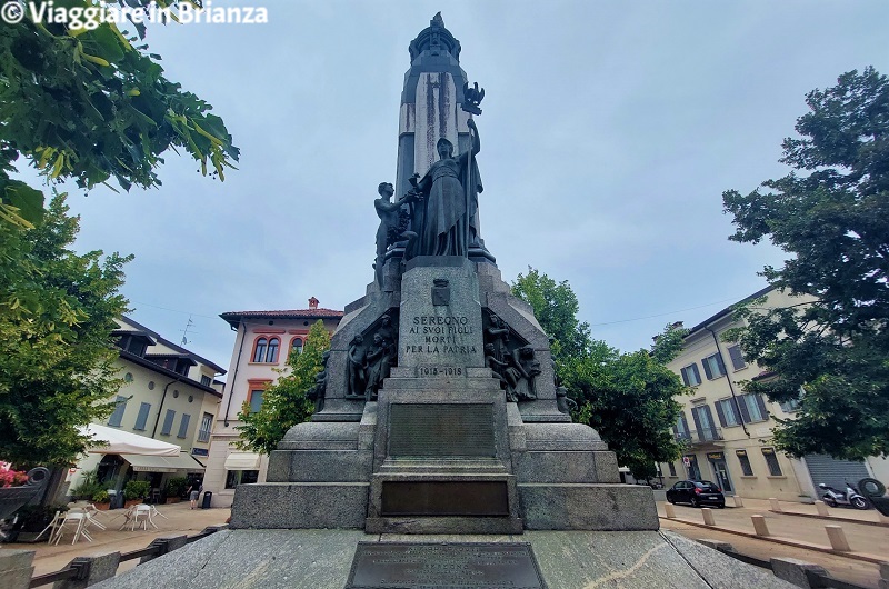 Centro storico di Seregno, il Monumento ai Caduti