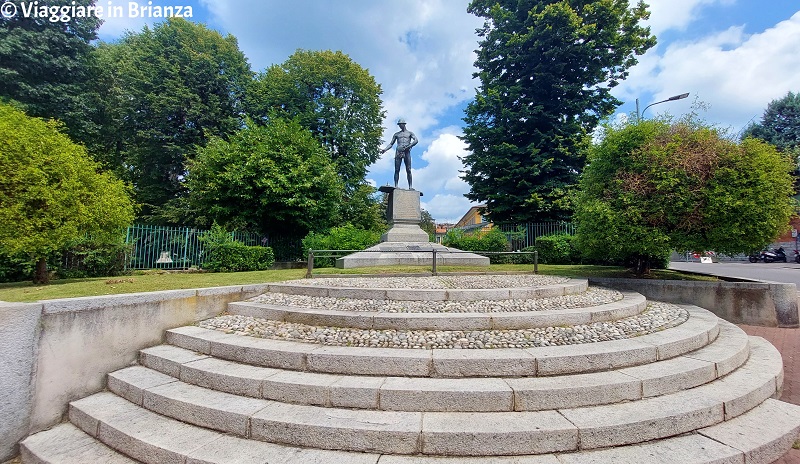 Il Monumento ai Caduti di Cantù