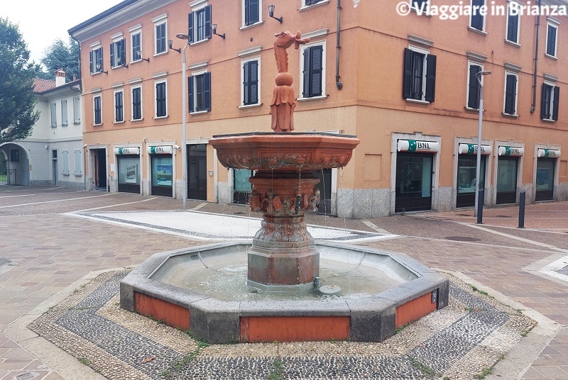 Seregno, centro storico: la Fontana del Mangia Bagaj