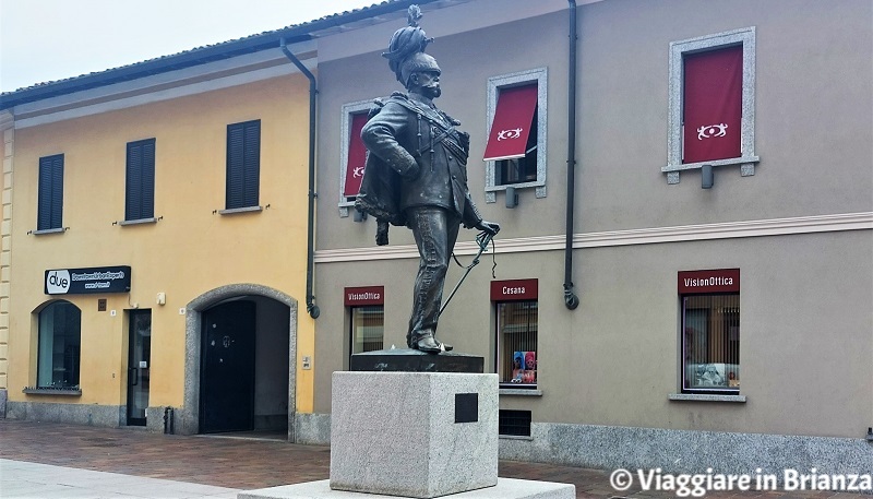 Seregno, centro storico: la statua di Umberto I