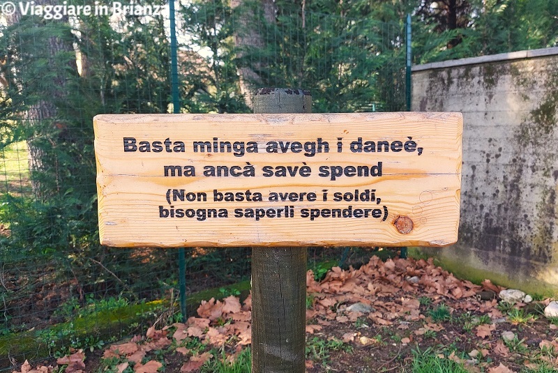 Il Viale dei Proverbi di Villa Raverio a Besana